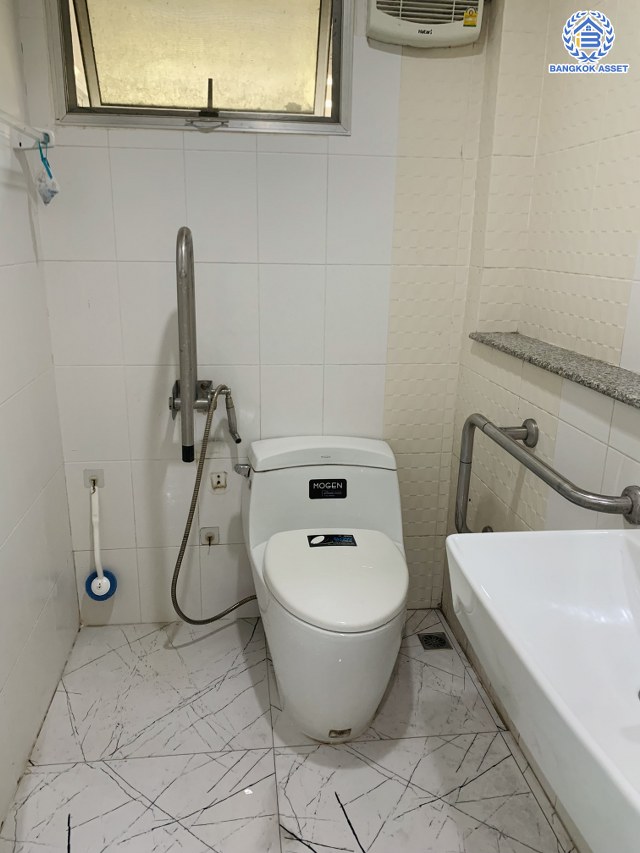 *****บ้านแฝดบ้านมือสอง โครงการ ธนาสิริ ปิ่นเกล้า-ราชพฤกษ์ หลังริม เนื้อที่ 43.20 ตร.ว. พื้นที่ใช้สอย 160 ตร.ม. 3 ห้องนอน 3 ห้องน้ำ 1 ที่จอดรถ บนทำเลติด ถนนราชพฤกษ์ ใกล้รถไฟฟ้าสายสีม่วง "สถานีบางรักน้อยท่าอิฐ" และจุดขึ้นทางด่วน "กาญจนาภิเษก"