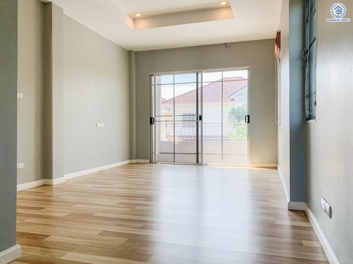 *****บ้านแฝดบ้านมือสอง โครงการ ธนาสิริ ปิ่นเกล้า-ราชพฤกษ์ หลังริม เนื้อที่ 43.20 ตร.ว. พื้นที่ใช้สอย 160 ตร.ม. 3 ห้องนอน 3 ห้องน้ำ 1 ที่จอดรถ บนทำเลติด ถนนราชพฤกษ์ ใกล้รถไฟฟ้าสายสีม่วง "สถานีบางรักน้อยท่าอิฐ" และจุดขึ้นทางด่วน "กาญจนาภิเษก"