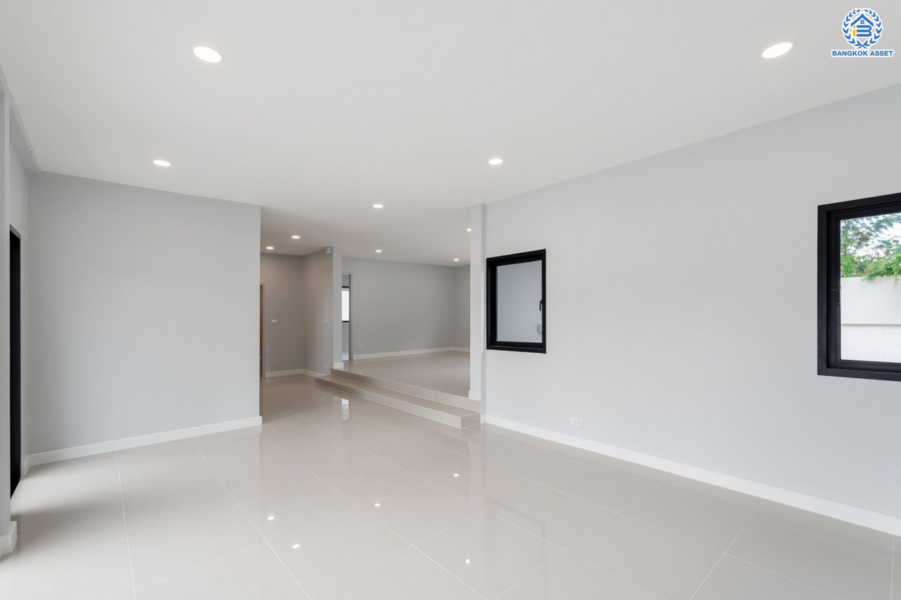 บ้านมือสองตกแต่งใหม่ โครงการ เมืองเอก โครงการ1 (The Horizon Donmuang) เนื้อที่ 169 ตร.ว. พื้นที่ใช้สอย 427.53 ตร.ม. ฟังก์ชัน 4 ห้องนอน 4 ห้องน้ำ จอดรถได้ 3 คัน บนทำเลศักยภาพเชื่อมต่อถนนวิภาวดี-รังสิต ถนนพหลโยธิน ถนนรามอินทรา ใกล้รถไฟฟ้าสายสีแดง "สถานีคลองรังสิต" และจุดขึ้นทางด่วน "อุตราภิมุข"