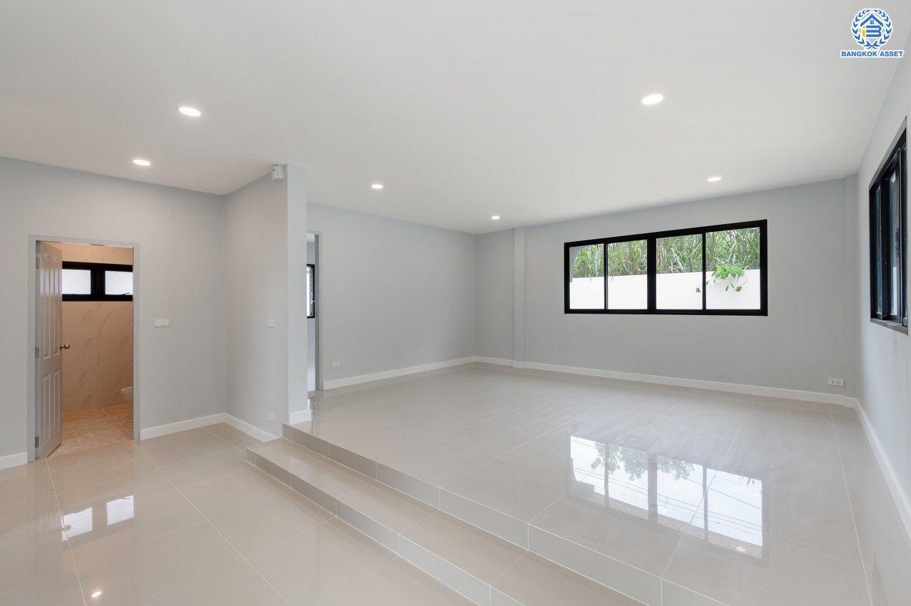 บ้านมือสองตกแต่งใหม่ โครงการ เมืองเอก โครงการ1 (The Horizon Donmuang) เนื้อที่ 169 ตร.ว. พื้นที่ใช้สอย 427.53 ตร.ม. ฟังก์ชัน 4 ห้องนอน 4 ห้องน้ำ จอดรถได้ 3 คัน บนทำเลศักยภาพเชื่อมต่อถนนวิภาวดี-รังสิต ถนนพหลโยธิน ถนนรามอินทรา ใกล้รถไฟฟ้าสายสีแดง "สถานีคลองรังสิต" และจุดขึ้นทางด่วน "อุตราภิมุข"