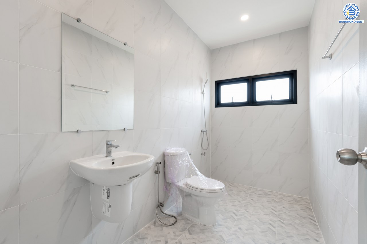 บ้านมือสองตกแต่งใหม่ โครงการ เมืองเอก โครงการ1 (The Horizon Donmuang) เนื้อที่ 169 ตร.ว. พื้นที่ใช้สอย 427.53 ตร.ม. ฟังก์ชัน 4 ห้องนอน 4 ห้องน้ำ จอดรถได้ 3 คัน บนทำเลศักยภาพเชื่อมต่อถนนวิภาวดี-รังสิต ถนนพหลโยธิน ถนนรามอินทรา ใกล้รถไฟฟ้าสายสีแดง "สถานีคลองรังสิต" และจุดขึ้นทางด่วน "อุตราภิมุข"