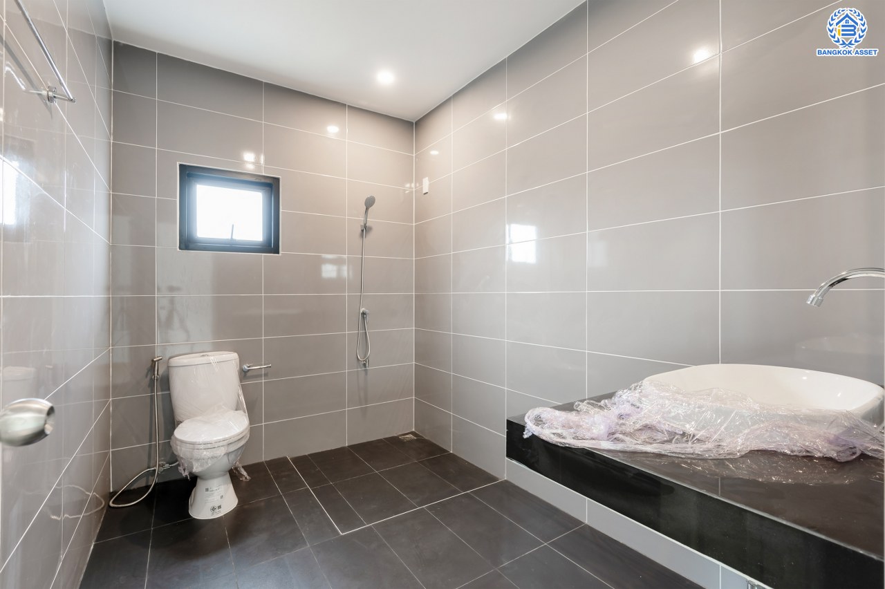 บ้านมือสองตกแต่งใหม่ โครงการ เมืองเอก โครงการ1 (The Horizon Donmuang) เนื้อที่ 169 ตร.ว. พื้นที่ใช้สอย 427.53 ตร.ม. ฟังก์ชัน 4 ห้องนอน 4 ห้องน้ำ จอดรถได้ 3 คัน บนทำเลศักยภาพเชื่อมต่อถนนวิภาวดี-รังสิต ถนนพหลโยธิน ถนนรามอินทรา ใกล้รถไฟฟ้าสายสีแดง "สถานีคลองรังสิต" และจุดขึ้นทางด่วน "อุตราภิมุข"