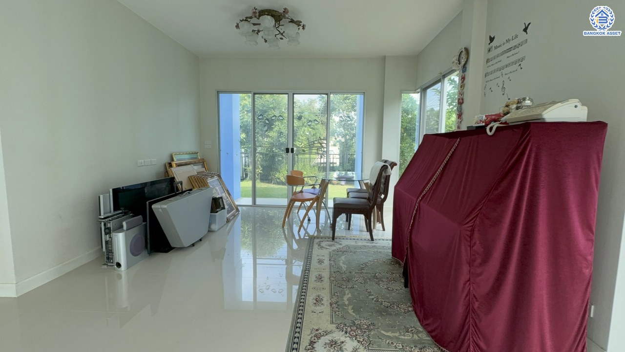 *****บ้านเดี่ยวมือสอง โครงการ ไลฟ์บางกอกบูเลอวาร์ด ราชพฤกษ์-จรัญ เนื้อที่ 76.90 ตร.ว. พื้นที่ใช้อสอย 180 ตร.ม. ฟังก์ชัน 3 ห้องนอน 3 ห้องน้ำ จอดรถได้ 2 คัน บนทำเลเชื่อมต่อทุกเส้นทาง ใกล้รถไฟฟ้าสายสีน้ำเงิน "สถานีบางหว้า" และจุดขึ้นทางด่วน "กาญจนาภิเษก"