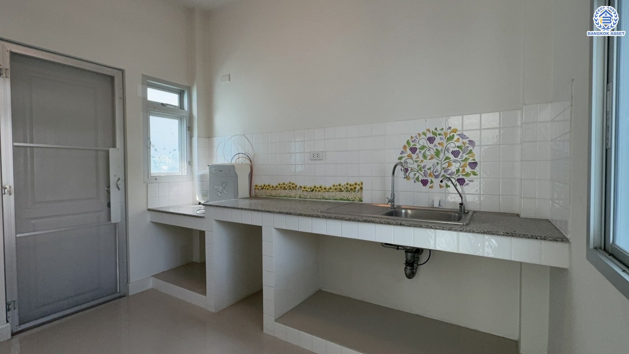 *****บ้านเดี่ยวมือสอง โครงการ ไลฟ์บางกอกบูเลอวาร์ด ราชพฤกษ์-จรัญ เนื้อที่ 76.90 ตร.ว. พื้นที่ใช้อสอย 180 ตร.ม. ฟังก์ชัน 3 ห้องนอน 3 ห้องน้ำ จอดรถได้ 2 คัน บนทำเลเชื่อมต่อทุกเส้นทาง ใกล้รถไฟฟ้าสายสีน้ำเงิน "สถานีบางหว้า" และจุดขึ้นทางด่วน "กาญจนาภิเษก"