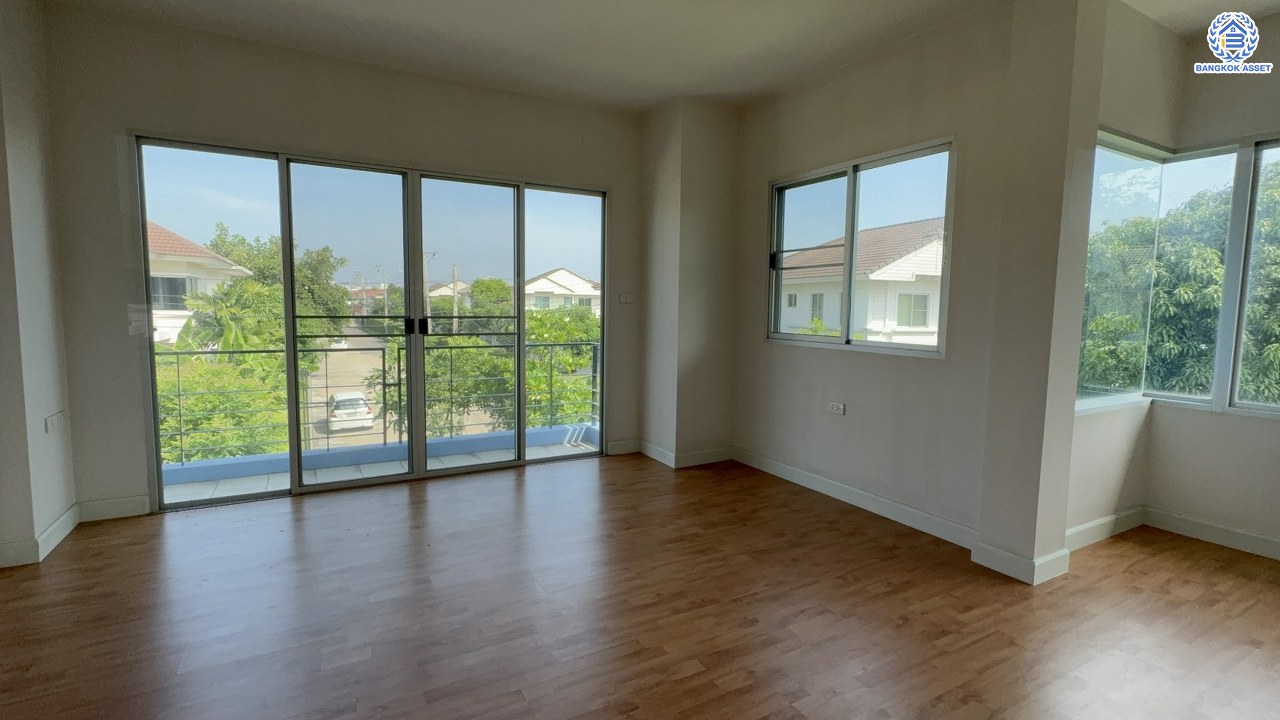 *****บ้านเดี่ยวมือสอง โครงการ ไลฟ์บางกอกบูเลอวาร์ด ราชพฤกษ์-จรัญ เนื้อที่ 76.90 ตร.ว. พื้นที่ใช้อสอย 180 ตร.ม. ฟังก์ชัน 3 ห้องนอน 3 ห้องน้ำ จอดรถได้ 2 คัน บนทำเลเชื่อมต่อทุกเส้นทาง ใกล้รถไฟฟ้าสายสีน้ำเงิน "สถานีบางหว้า" และจุดขึ้นทางด่วน "กาญจนาภิเษก"