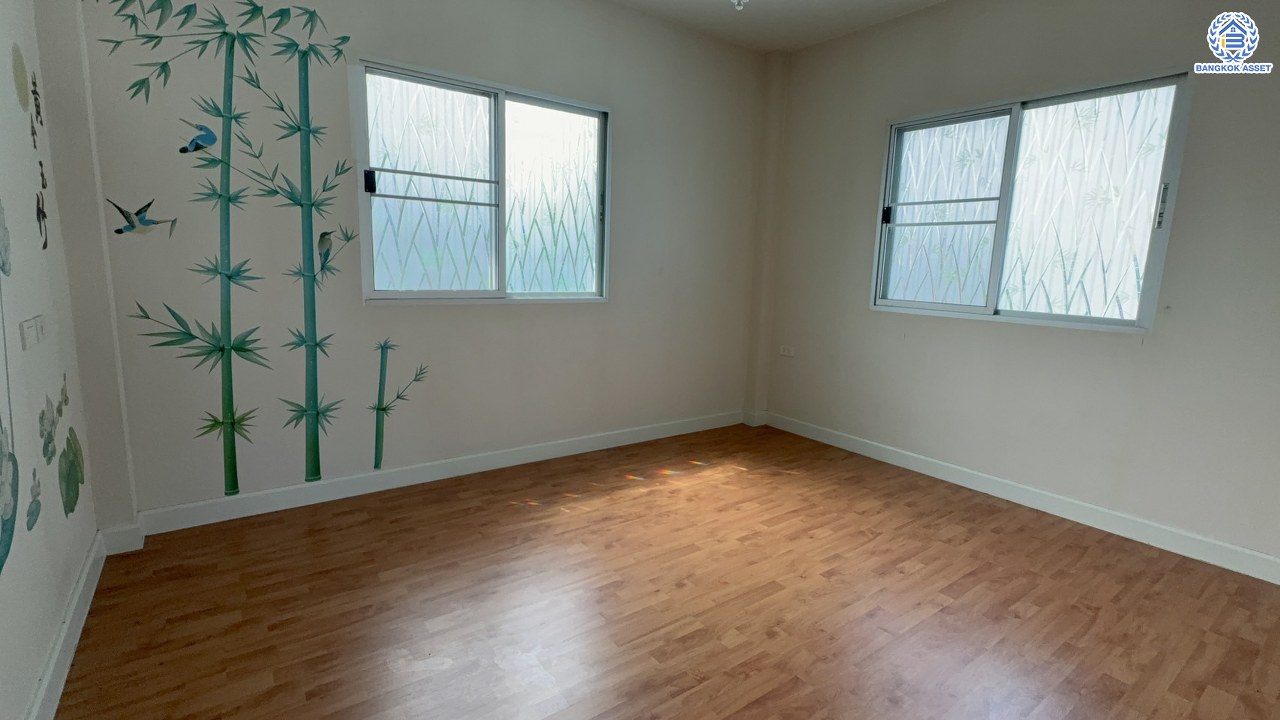 *****บ้านเดี่ยวมือสอง โครงการ ไลฟ์บางกอกบูเลอวาร์ด ราชพฤกษ์-จรัญ เนื้อที่ 76.90 ตร.ว. พื้นที่ใช้อสอย 180 ตร.ม. ฟังก์ชัน 3 ห้องนอน 3 ห้องน้ำ จอดรถได้ 2 คัน บนทำเลเชื่อมต่อทุกเส้นทาง ใกล้รถไฟฟ้าสายสีน้ำเงิน "สถานีบางหว้า" และจุดขึ้นทางด่วน "กาญจนาภิเษก"