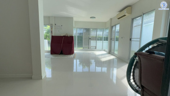 *****บ้านเดี่ยวมือสอง โครงการ ไลฟ์บางกอกบูเลอวาร์ด ราชพฤกษ์-จรัญ เนื้อที่ 76.90 ตร.ว. พื้นที่ใช้อสอย 180 ตร.ม. ฟังก์ชัน 3 ห้องนอน 3 ห้องน้ำ จอดรถได้ 2 คัน บนทำเลเชื่อมต่อทุกเส้นทาง ใกล้รถไฟฟ้าสายสีน้ำเงิน "สถานีบางหว้า" และจุดขึ้นทางด่วน "กาญจนาภิเษก"