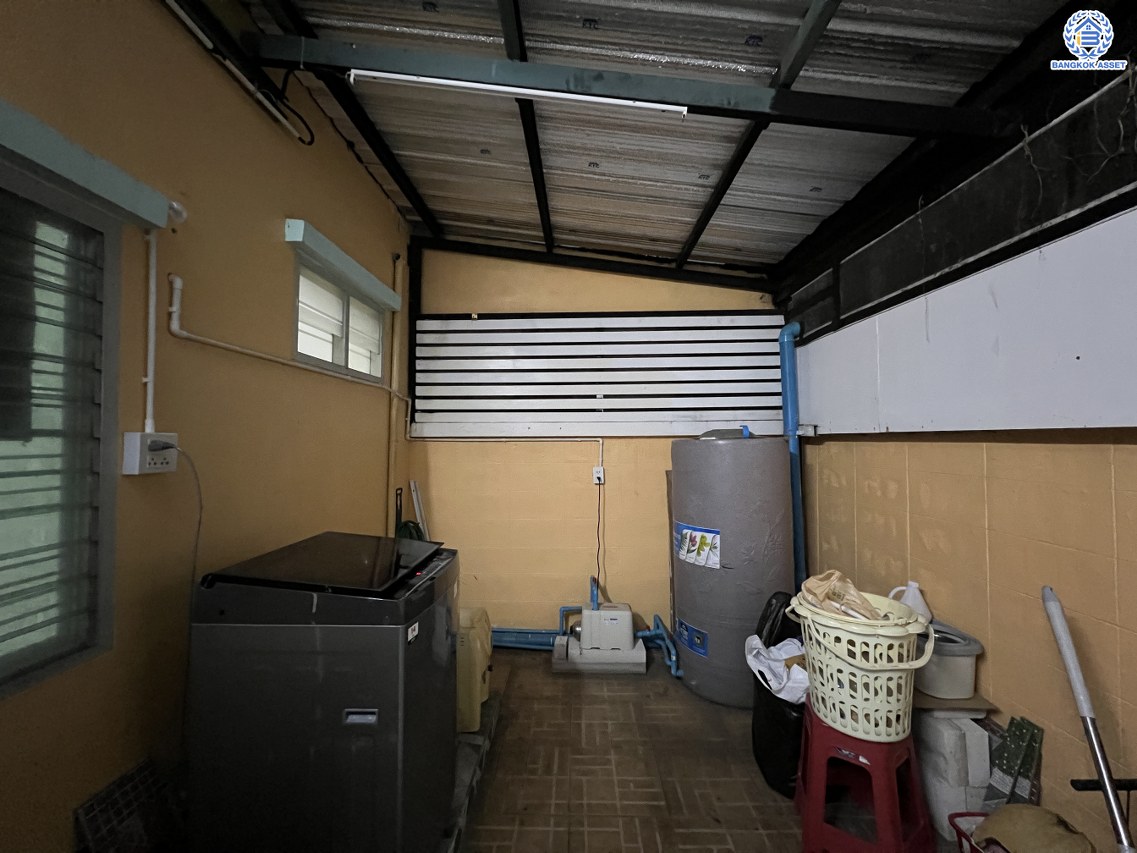 *****ทาวน์เฮ้าส์มือสอง โครงการ บัวทองธานี บางบัวทอง เนื้อที่ 18.00 ตร.ว. ฟังก์ชัน 3 ห้องนอน 2 ห้องน้ำ บ้านพร้อมอยู่ บนทำเลดี การเดินทางสะดวกสบายติดถนนใหญ่ เชื่อมต่อถนนกาญจนาภิเษก ถนนบางกรวย-ไทรน้อย ใกล้รถไฟฟ้าสายสีม่วง "สถานีคลองบางไผ่" และจุดขึ้นทางด่วน "ศรีรัช"