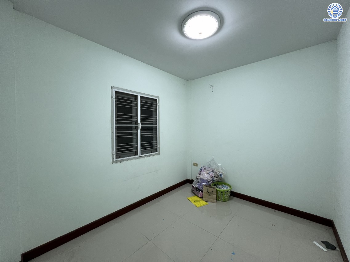 *****ทาวน์เฮ้าส์มือสอง โครงการ บัวทองธานี บางบัวทอง เนื้อที่ 18.00 ตร.ว. ฟังก์ชัน 3 ห้องนอน 2 ห้องน้ำ บ้านพร้อมอยู่ บนทำเลดี การเดินทางสะดวกสบายติดถนนใหญ่ เชื่อมต่อถนนกาญจนาภิเษก ถนนบางกรวย-ไทรน้อย ใกล้รถไฟฟ้าสายสีม่วง "สถานีคลองบางไผ่" และจุดขึ้นทางด่วน "ศรีรัช"