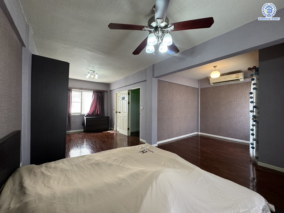 *****ทาวน์โฮมนนทบุรี 3 ชั้นมือสอง โครงการ ศุภาลัยวิลล์ รัตนาธิเบศร์ เนื้อที่ 18.00 ตร.ว. ฟังก์ชัน 3 ห้องนอน 3 ห้องน้ำ แถมฟรี! เครื่องปรับอากาศ เครื่องทำน้ำอุ่น เครื่องดูดควัน พร้อมเข้าอยู่ ทำเลเดินทางสะดวก เชื่อมต่อถนนรัตนาธิเบศร์ ถนนติวานนท์ ถนนเลี่ยงเมืองนนทบุรี เพียง 500 เมตร ถึงรถไฟฟ้าสายสีม่วง "สถานีศูนย์ราชการนนทบุรี"