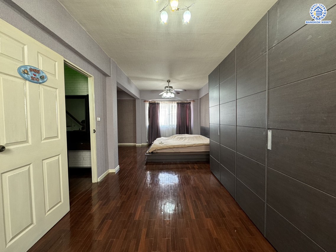 *****ทาวน์โฮมนนทบุรี 3 ชั้นมือสอง โครงการ ศุภาลัยวิลล์ รัตนาธิเบศร์ เนื้อที่ 18.00 ตร.ว. ฟังก์ชัน 3 ห้องนอน 3 ห้องน้ำ แถมฟรี! เครื่องปรับอากาศ เครื่องทำน้ำอุ่น เครื่องดูดควัน พร้อมเข้าอยู่ ทำเลเดินทางสะดวก เชื่อมต่อถนนรัตนาธิเบศร์ ถนนติวานนท์ ถนนเลี่ยงเมืองนนทบุรี เพียง 500 เมตร ถึงรถไฟฟ้าสายสีม่วง "สถานีศูนย์ราชการนนทบุรี"