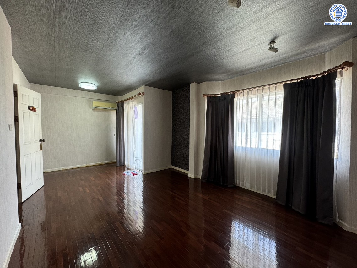 *****ทาวน์โฮมนนทบุรี 3 ชั้นมือสอง โครงการ ศุภาลัยวิลล์ รัตนาธิเบศร์ เนื้อที่ 18.00 ตร.ว. ฟังก์ชัน 3 ห้องนอน 3 ห้องน้ำ แถมฟรี! เครื่องปรับอากาศ เครื่องทำน้ำอุ่น เครื่องดูดควัน พร้อมเข้าอยู่ ทำเลเดินทางสะดวก เชื่อมต่อถนนรัตนาธิเบศร์ ถนนติวานนท์ ถนนเลี่ยงเมืองนนทบุรี เพียง 500 เมตร ถึงรถไฟฟ้าสายสีม่วง "สถานีศูนย์ราชการนนทบุรี"