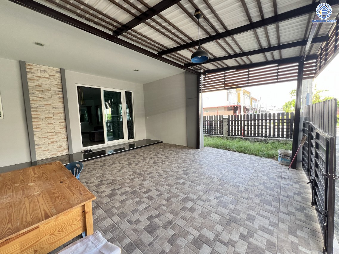 ทาวน์เฮ้าส์มือสองนนทบุรี โครงการ โกลเด้นทาวน์1 ปิ่นเกล้า-จรัญสนิทวงศ์ หลังมุม เนื้อที่ 29.30 ตร.ว. พื้นที่ใช้สอย 120 ตร.ม. ฟังก์ชัน 4 ห้องนอน 3 ห้องน้ำ 2 ที่จอดรถ แถมฟรี! เครื่องปรับอากาศ เดินทางสะดวกบนทำเลดีที่สุด เข้า-ออกหลายเส้นทาง ใกล้สายรถไฟฟ้าสายสีแดงอ่อน "สถานีบางบำหรุ" และจุดขึ้นทางด่วน "ศรีรัช" จองเลย!...