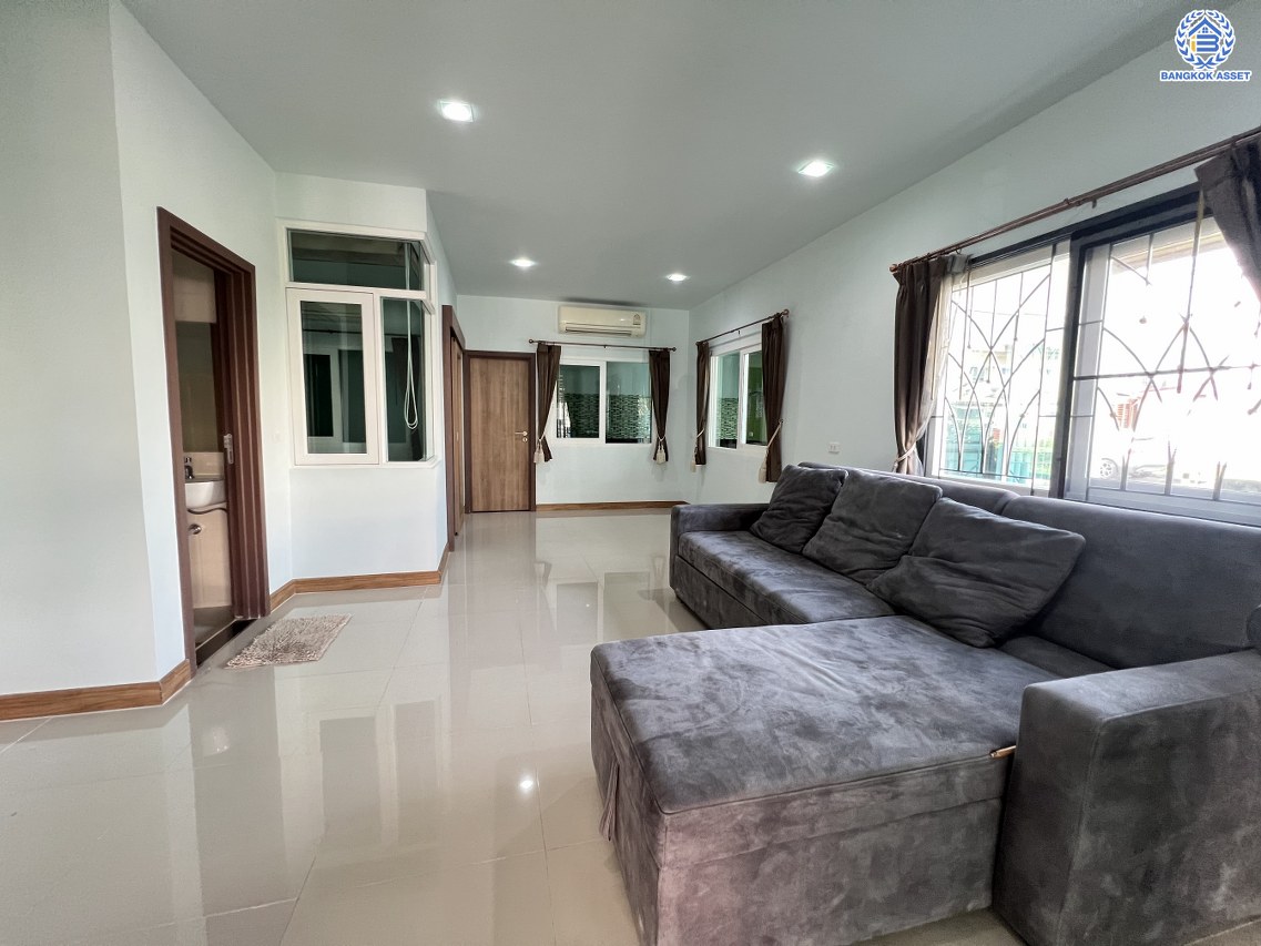 ทาวน์เฮ้าส์มือสองนนทบุรี โครงการ โกลเด้นทาวน์1 ปิ่นเกล้า-จรัญสนิทวงศ์ หลังมุม เนื้อที่ 29.30 ตร.ว. พื้นที่ใช้สอย 120 ตร.ม. ฟังก์ชัน 4 ห้องนอน 3 ห้องน้ำ 2 ที่จอดรถ แถมฟรี! เครื่องปรับอากาศ เดินทางสะดวกบนทำเลดีที่สุด เข้า-ออกหลายเส้นทาง ใกล้สายรถไฟฟ้าสายสีแดงอ่อน "สถานีบางบำหรุ" และจุดขึ้นทางด่วน "ศรีรัช" จองเลย!...