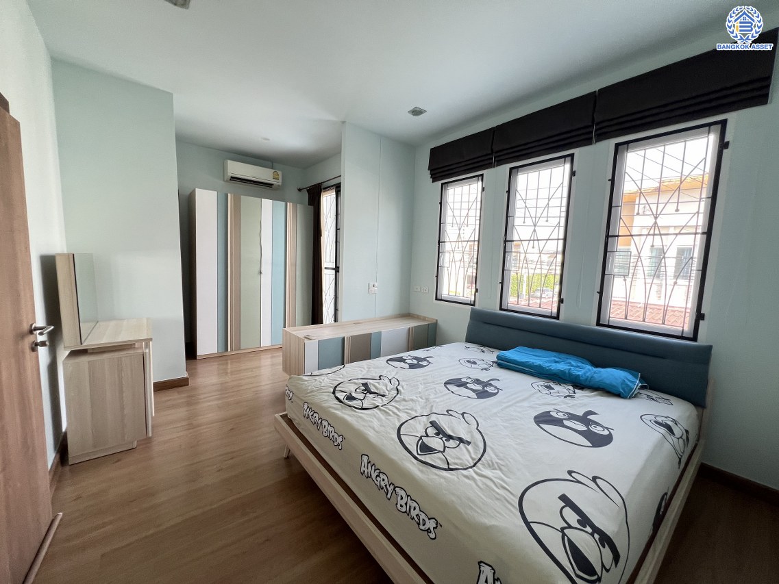 ทาวน์เฮ้าส์มือสองนนทบุรี โครงการ โกลเด้นทาวน์1 ปิ่นเกล้า-จรัญสนิทวงศ์ หลังมุม เนื้อที่ 29.30 ตร.ว. พื้นที่ใช้สอย 120 ตร.ม. ฟังก์ชัน 4 ห้องนอน 3 ห้องน้ำ 2 ที่จอดรถ แถมฟรี! เครื่องปรับอากาศ เดินทางสะดวกบนทำเลดีที่สุด เข้า-ออกหลายเส้นทาง ใกล้สายรถไฟฟ้าสายสีแดงอ่อน "สถานีบางบำหรุ" และจุดขึ้นทางด่วน "ศรีรัช" จองเลย!...