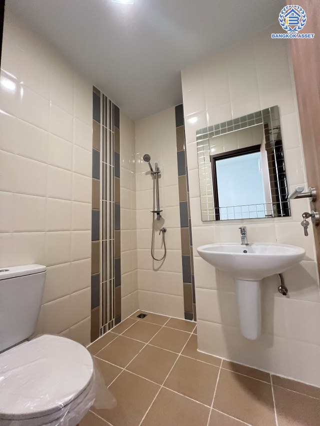 ทาวน์เฮ้าส์มือสองนนทบุรี โครงการ โกลเด้นทาวน์1 ปิ่นเกล้า-จรัญสนิทวงศ์ หลังมุม เนื้อที่ 29.30 ตร.ว. พื้นที่ใช้สอย 120 ตร.ม. ฟังก์ชัน 4 ห้องนอน 3 ห้องน้ำ 2 ที่จอดรถ แถมฟรี! เครื่องปรับอากาศ เดินทางสะดวกบนทำเลดีที่สุด เข้า-ออกหลายเส้นทาง ใกล้สายรถไฟฟ้าสายสีแดงอ่อน "สถานีบางบำหรุ" และจุดขึ้นทางด่วน "ศรีรัช" จองเลย!...