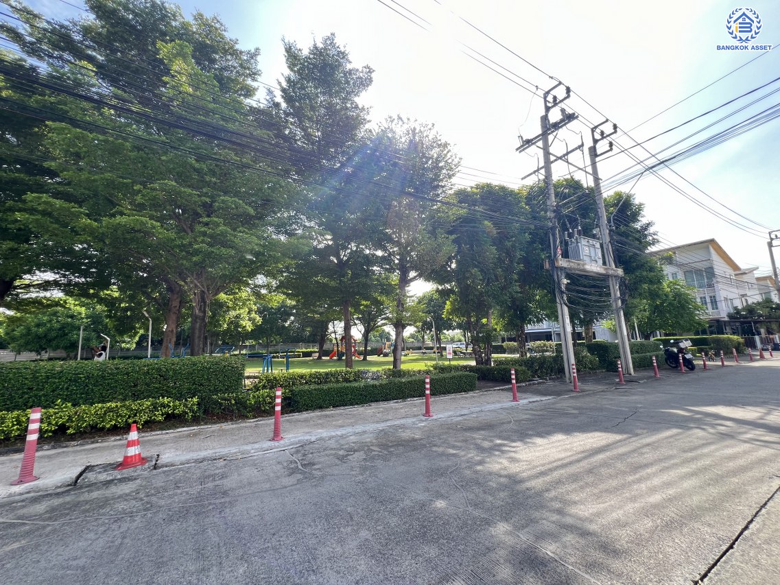 ทาวน์เฮ้าส์มือสองนนทบุรี โครงการ โกลเด้นทาวน์1 ปิ่นเกล้า-จรัญสนิทวงศ์ หลังมุม เนื้อที่ 29.30 ตร.ว. พื้นที่ใช้สอย 120 ตร.ม. ฟังก์ชัน 4 ห้องนอน 3 ห้องน้ำ 2 ที่จอดรถ แถมฟรี! เครื่องปรับอากาศ เดินทางสะดวกบนทำเลดีที่สุด เข้า-ออกหลายเส้นทาง ใกล้สายรถไฟฟ้าสายสีแดงอ่อน "สถานีบางบำหรุ" และจุดขึ้นทางด่วน "ศรีรัช" จองเลย!...