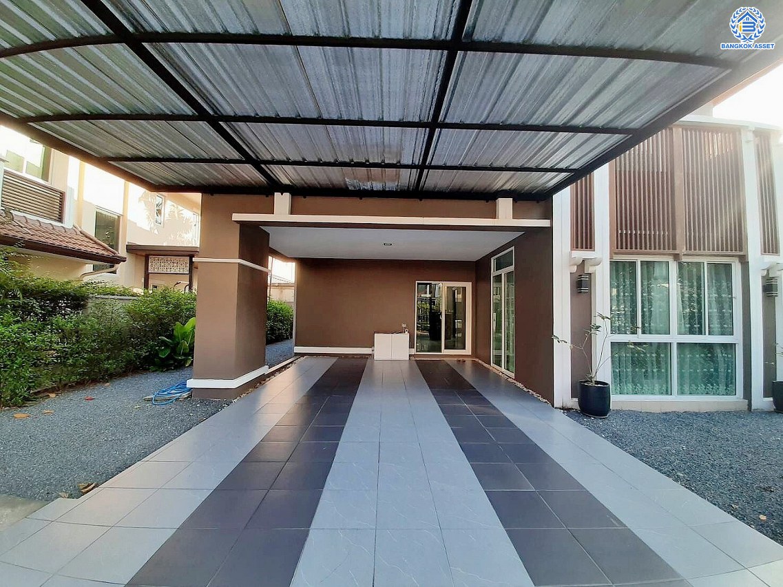 *****บ้านเดี่ยวมือสอง โครงการ เดอะเซนโทร วัชรพล จากแบรนด์ AP เนื้อที่ 64.00 ตร.ว. พื้นที่ใช้สอย 195 ตร.ม. ฟังก์ชัน 4 ห้องนอน 3 ห้องน้ำ จอดรถได้ 2 คัน แถมฟรี เครื่องปรับอากาศ และ เครื่องทำน้ำอุ่น Facilities ครบครัน บนทำเลเชื่อมต่อหลายเส้นทาง ถ.รามอินทรา ถ.สายไหม และ ถ.พหลโยธิน ใกล้สนามบินดอนเมือง ทางด่วน "รามอินทรา" และรถไฟฟ้าสายสีเขียว "สถานีคูคต"