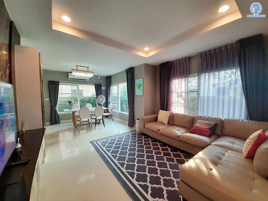 *****บ้านเดี่ยวมือสอง โครงการ เดอะเซนโทร วัชรพล จากแบรนด์ AP เนื้อที่ 64.00 ตร.ว. พื้นที่ใช้สอย 195 ตร.ม. ฟังก์ชัน 4 ห้องนอน 3 ห้องน้ำ จอดรถได้ 2 คัน แถมฟรี เครื่องปรับอากาศ และ เครื่องทำน้ำอุ่น Facilities ครบครัน บนทำเลเชื่อมต่อหลายเส้นทาง ถ.รามอินทรา ถ.สายไหม และ ถ.พหลโยธิน ใกล้สนามบินดอนเมือง ทางด่วน "รามอินทรา" และรถไฟฟ้าสายสีเขียว "สถานีคูคต"