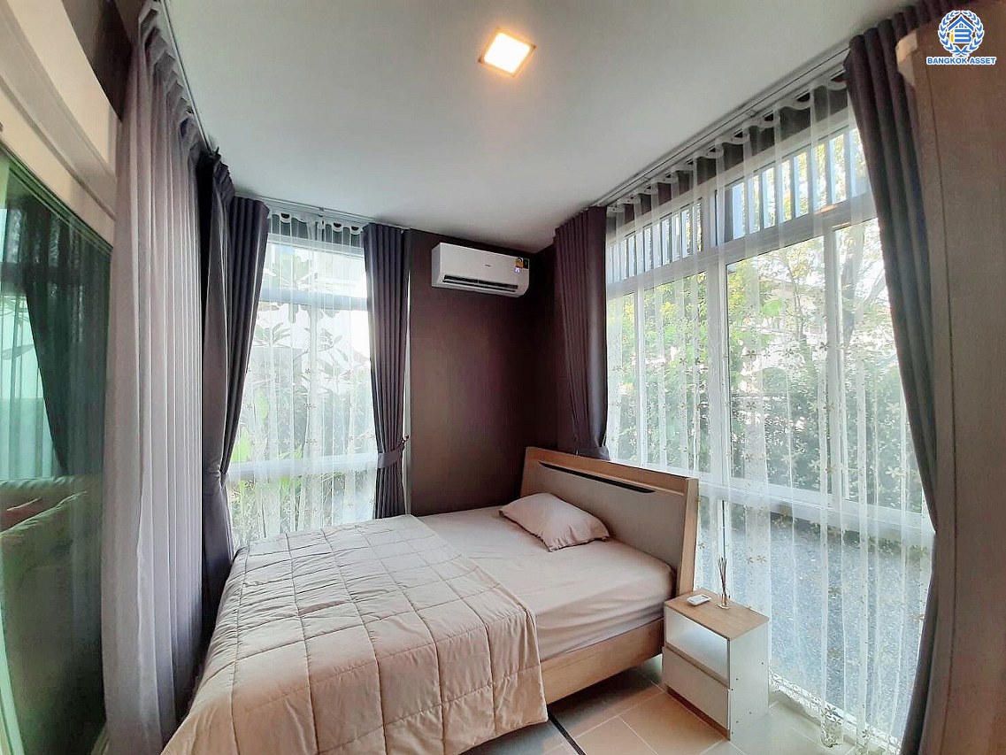 *****บ้านเดี่ยวมือสอง โครงการ เดอะเซนโทร วัชรพล จากแบรนด์ AP เนื้อที่ 64.00 ตร.ว. พื้นที่ใช้สอย 195 ตร.ม. ฟังก์ชัน 4 ห้องนอน 3 ห้องน้ำ จอดรถได้ 2 คัน แถมฟรี เครื่องปรับอากาศ และ เครื่องทำน้ำอุ่น Facilities ครบครัน บนทำเลเชื่อมต่อหลายเส้นทาง ถ.รามอินทรา ถ.สายไหม และ ถ.พหลโยธิน ใกล้สนามบินดอนเมือง ทางด่วน "รามอินทรา" และรถไฟฟ้าสายสีเขียว "สถานีคูคต"