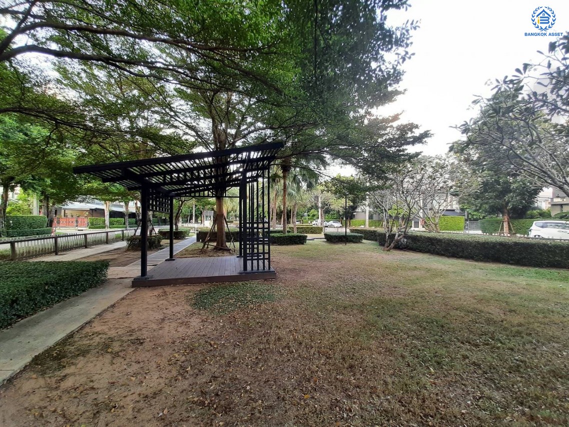 *****บ้านเดี่ยวมือสอง โครงการ เดอะเซนโทร วัชรพล จากแบรนด์ AP เนื้อที่ 64.00 ตร.ว. พื้นที่ใช้สอย 195 ตร.ม. ฟังก์ชัน 4 ห้องนอน 3 ห้องน้ำ จอดรถได้ 2 คัน แถมฟรี เครื่องปรับอากาศ และ เครื่องทำน้ำอุ่น Facilities ครบครัน บนทำเลเชื่อมต่อหลายเส้นทาง ถ.รามอินทรา ถ.สายไหม และ ถ.พหลโยธิน ใกล้สนามบินดอนเมือง ทางด่วน "รามอินทรา" และรถไฟฟ้าสายสีเขียว "สถานีคูคต"