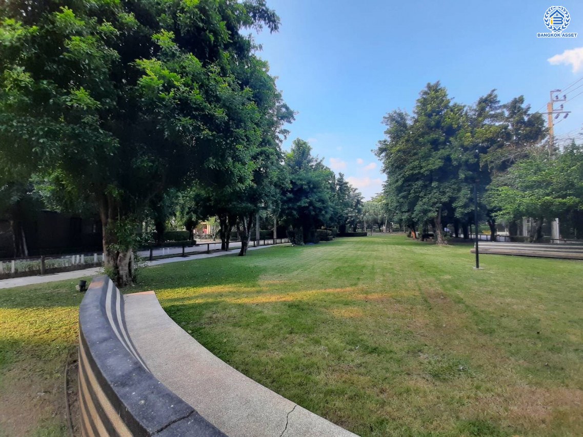 *****บ้านเดี่ยวมือสอง โครงการ เดอะเซนโทร วัชรพล จากแบรนด์ AP เนื้อที่ 64.00 ตร.ว. พื้นที่ใช้สอย 195 ตร.ม. ฟังก์ชัน 4 ห้องนอน 3 ห้องน้ำ จอดรถได้ 2 คัน แถมฟรี เครื่องปรับอากาศ และ เครื่องทำน้ำอุ่น Facilities ครบครัน บนทำเลเชื่อมต่อหลายเส้นทาง ถ.รามอินทรา ถ.สายไหม และ ถ.พหลโยธิน ใกล้สนามบินดอนเมือง ทางด่วน "รามอินทรา" และรถไฟฟ้าสายสีเขียว "สถานีคูคต"