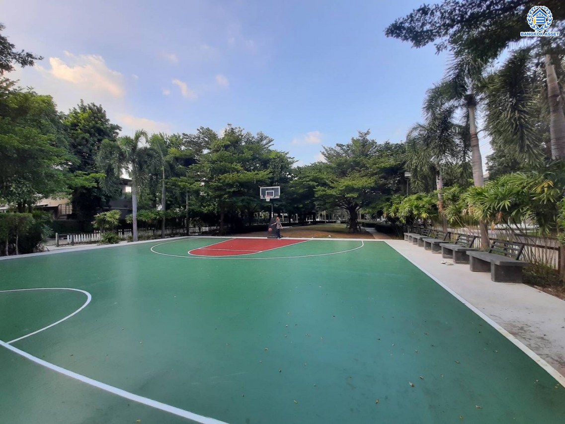 *****บ้านเดี่ยวมือสอง โครงการ เดอะเซนโทร วัชรพล จากแบรนด์ AP เนื้อที่ 64.00 ตร.ว. พื้นที่ใช้สอย 195 ตร.ม. ฟังก์ชัน 4 ห้องนอน 3 ห้องน้ำ จอดรถได้ 2 คัน แถมฟรี เครื่องปรับอากาศ และ เครื่องทำน้ำอุ่น Facilities ครบครัน บนทำเลเชื่อมต่อหลายเส้นทาง ถ.รามอินทรา ถ.สายไหม และ ถ.พหลโยธิน ใกล้สนามบินดอนเมือง ทางด่วน "รามอินทรา" และรถไฟฟ้าสายสีเขียว "สถานีคูคต"