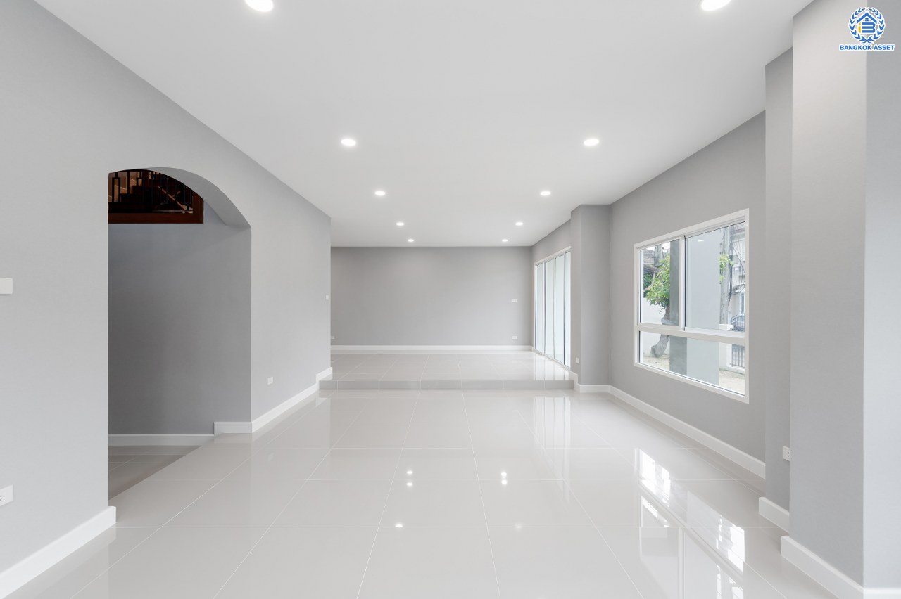 บ้านมือสองตกแต่งใหม่ โครงการ ลัดดารมย์ รัตนาธิเบศร์ หลังมุม จากแบรนด์ Q House เนื้อที่ 98.40 ตร.ว. พื้นที่ใช้สอย 322.2 ตร.ม. ฟังก์ชัน 4 ห้องนอน 4 ห้องน้ำ จอดรถได้ 2 คัน บนทำเลที่ดีที่สุด เชื่อมต่อ ถนนรัตนาธิเบศร์ และ ถนนราชพฤกษ์ ใจกลาง 2 เซ็นทรัลฯ ทั้งเซ็นทรัลรัตนาธิเบศร์, เซ็นทรัลเวสต์เกต และ ใกล้รถไฟฟ้าสายสีม่วง "สถานีไทรม้า"...