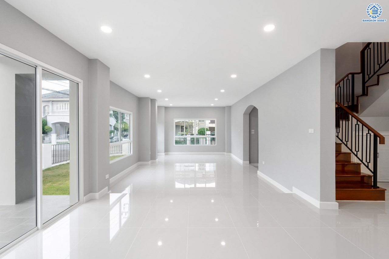 บ้านมือสองตกแต่งใหม่ โครงการ ลัดดารมย์ รัตนาธิเบศร์ หลังมุม จากแบรนด์ Q House เนื้อที่ 98.40 ตร.ว. พื้นที่ใช้สอย 322.2 ตร.ม. ฟังก์ชัน 4 ห้องนอน 4 ห้องน้ำ จอดรถได้ 2 คัน บนทำเลที่ดีที่สุด เชื่อมต่อ ถนนรัตนาธิเบศร์ และ ถนนราชพฤกษ์ ใจกลาง 2 เซ็นทรัลฯ ทั้งเซ็นทรัลรัตนาธิเบศร์, เซ็นทรัลเวสต์เกต และ ใกล้รถไฟฟ้าสายสีม่วง "สถานีไทรม้า"...