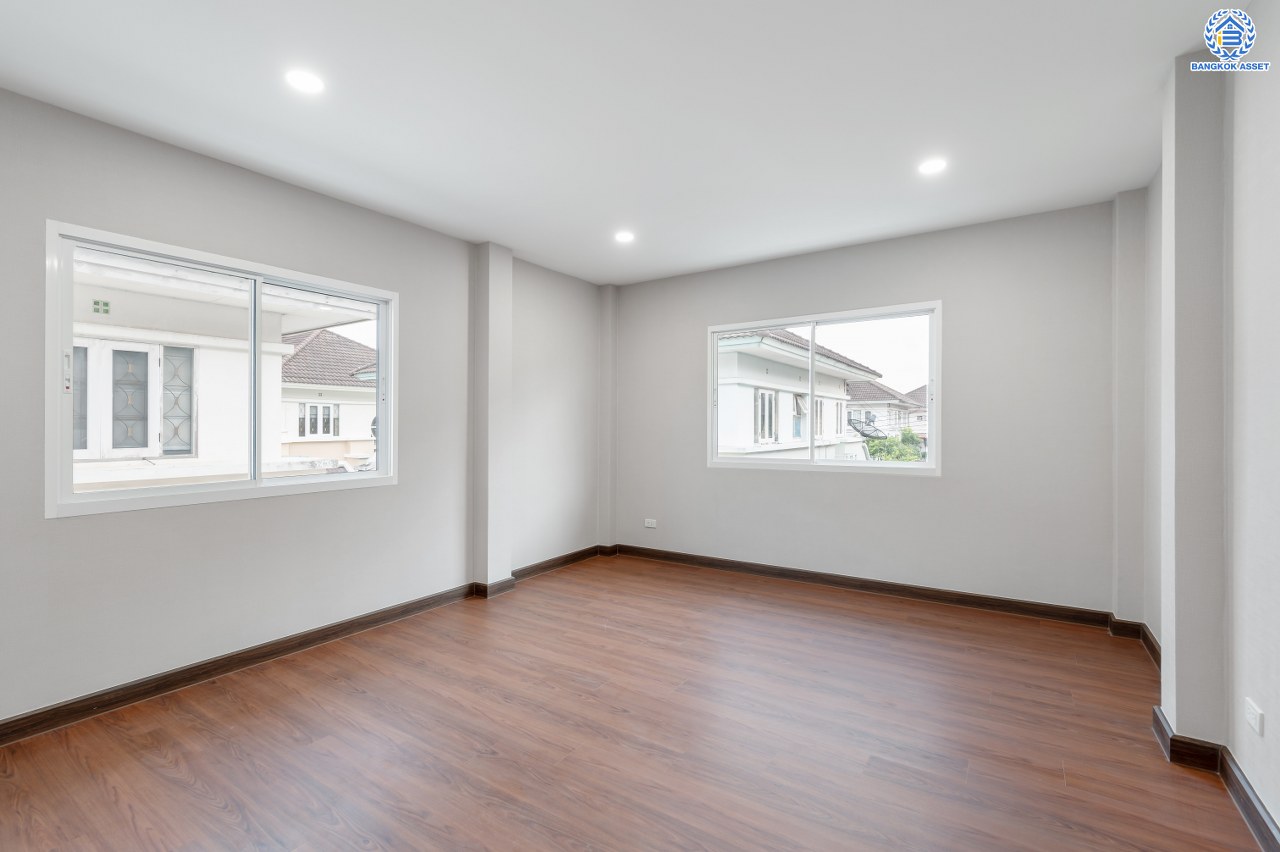 บ้านมือสองตกแต่งใหม่ โครงการ ลัดดารมย์ รัตนาธิเบศร์ หลังมุม จากแบรนด์ Q House เนื้อที่ 98.40 ตร.ว. พื้นที่ใช้สอย 322.2 ตร.ม. ฟังก์ชัน 4 ห้องนอน 4 ห้องน้ำ จอดรถได้ 2 คัน บนทำเลที่ดีที่สุด เชื่อมต่อ ถนนรัตนาธิเบศร์ และ ถนนราชพฤกษ์ ใจกลาง 2 เซ็นทรัลฯ ทั้งเซ็นทรัลรัตนาธิเบศร์, เซ็นทรัลเวสต์เกต และ ใกล้รถไฟฟ้าสายสีม่วง "สถานีไทรม้า"...