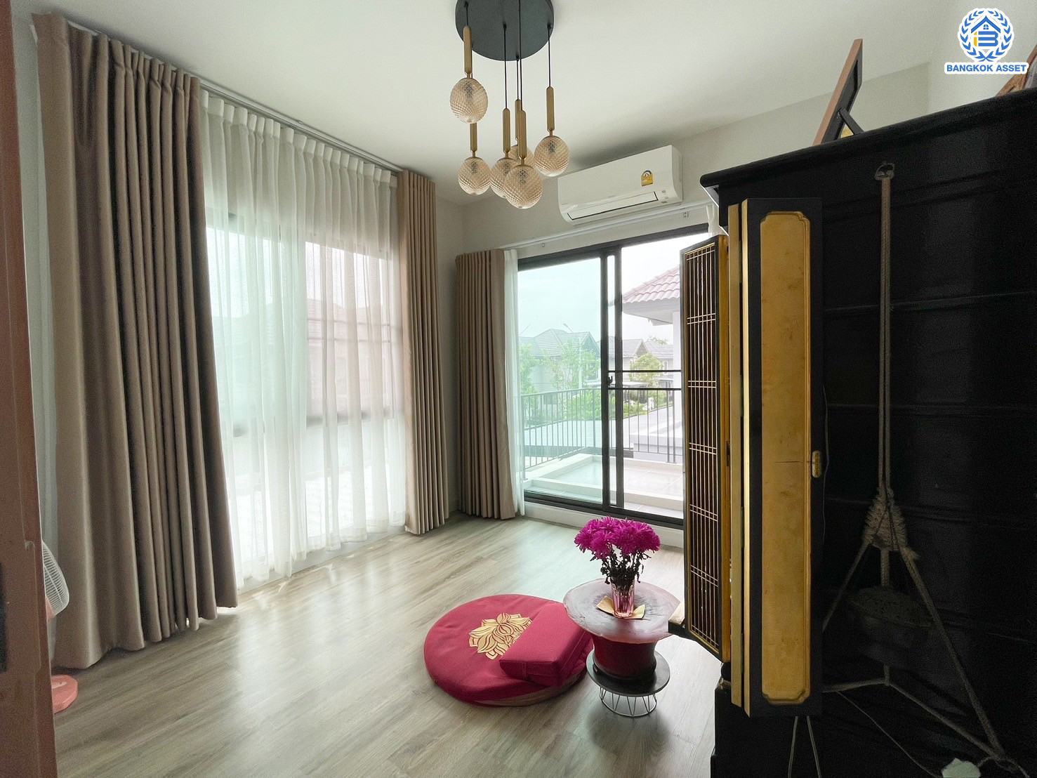 *****บ้านเดี่ยวมือสองย่านนนทบุรี โครงการ เพฟ ปิ่นเกล้า-ศาลายา เนื้อที่ 50.60 ตร.ว. พื้นที่ใช้สอย 215.3 ตร.ม. ฟังก์ชัน 5 ห้องนอน 3 ห้องน้ำ ที่จอดรถ 2 คัน แถมฟรี เครื่องปรับอากาศ เครื่องทำน้ำอุ่น โครงการตั้งบนทำเลแห่งการเดินทาง เชื่อมต่อถนนกาญจนาภิเษก และใกล้จุดขึ้นทางด่วน "ศรีรัช"