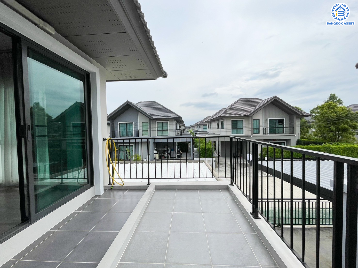 *****บ้านเดี่ยวมือสองย่านนนทบุรี โครงการ เพฟ ปิ่นเกล้า-ศาลายา เนื้อที่ 50.60 ตร.ว. พื้นที่ใช้สอย 215.3 ตร.ม. ฟังก์ชัน 5 ห้องนอน 3 ห้องน้ำ ที่จอดรถ 2 คัน แถมฟรี เครื่องปรับอากาศ เครื่องทำน้ำอุ่น โครงการตั้งบนทำเลแห่งการเดินทาง เชื่อมต่อถนนกาญจนาภิเษก และใกล้จุดขึ้นทางด่วน "ศรีรัช"