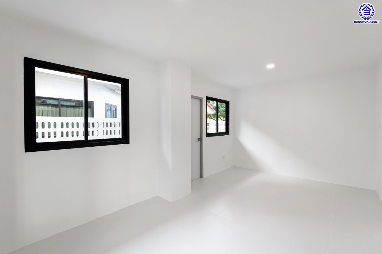 บ้านมือสองตกแต่งใหม่ โครงการ เมืองเอก โครงการ6 (River Ville Donmueang) เนื้อที่ 200 ตร.ว. พื้นที่ใช้สอย 508.49 ตร.ม. ฟังก์ชัน 3 ห้องนอน 3 ห้องน้ำ จอดรถได้ 3 คัน บนทำเลศักยภาพเชื่อมต่อถนนวิภาวดี-รังสิต ถนนพหลโยธิน ถนนรามอินทรา ใกล้รถไฟฟ้าสายสีแดง "สถานีหลัหก" และจุดขึ้นทางด่วน "อุตราภิมุข"...