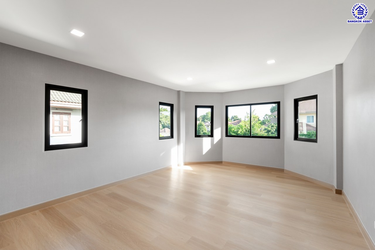 บ้านมือสองตกแต่งใหม่ โครงการ เมืองเอก โครงการ6 (River Ville Donmueang) เนื้อที่ 200 ตร.ว. พื้นที่ใช้สอย 508.49 ตร.ม. ฟังก์ชัน 3 ห้องนอน 3 ห้องน้ำ จอดรถได้ 3 คัน บนทำเลศักยภาพเชื่อมต่อถนนวิภาวดี-รังสิต ถนนพหลโยธิน ถนนรามอินทรา ใกล้รถไฟฟ้าสายสีแดง "สถานีหลัหก" และจุดขึ้นทางด่วน "อุตราภิมุข"...