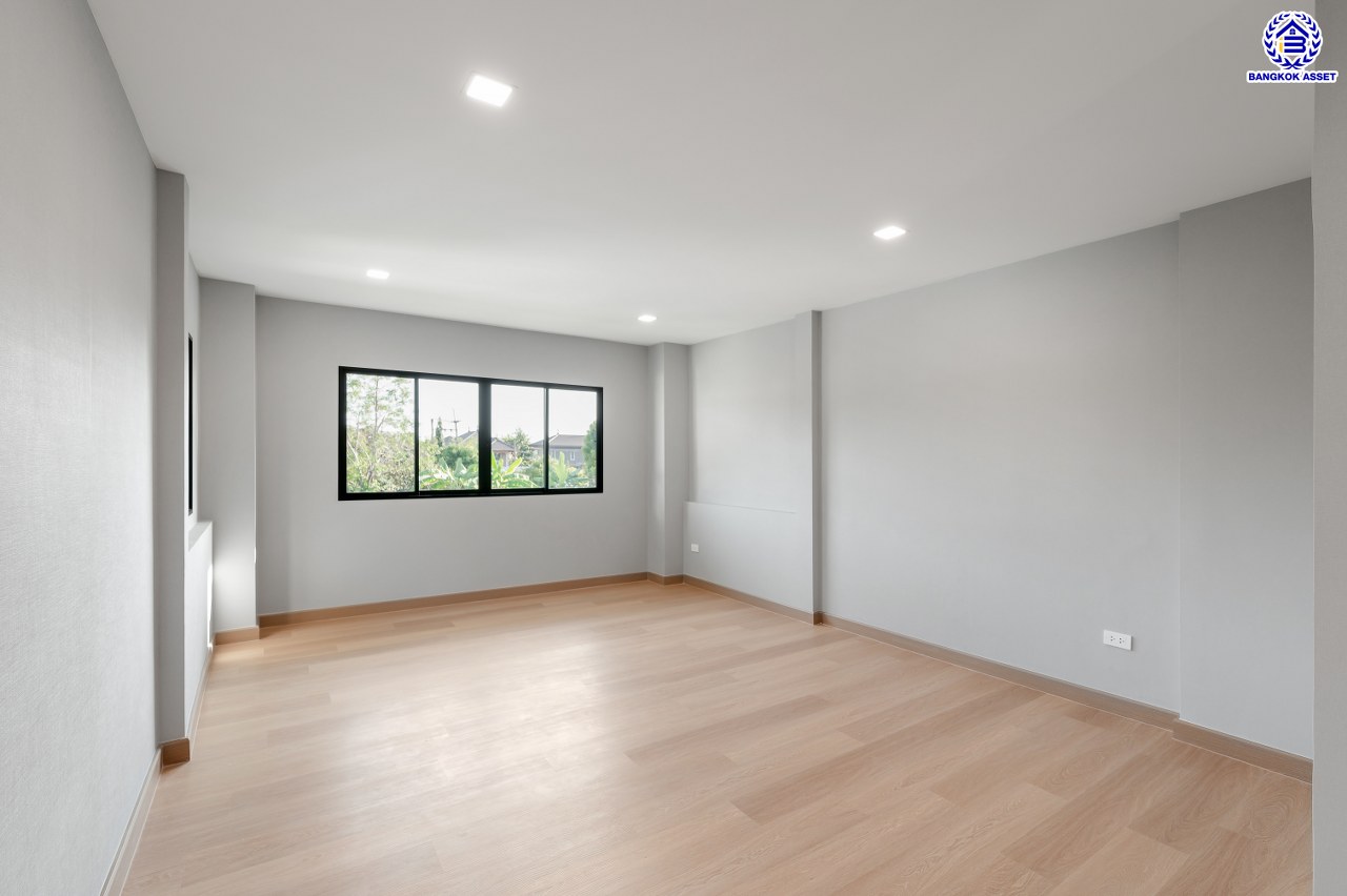 บ้านมือสองตกแต่งใหม่ โครงการ เมืองเอก โครงการ6 (River Ville Donmueang) เนื้อที่ 200 ตร.ว. พื้นที่ใช้สอย 508.49 ตร.ม. ฟังก์ชัน 3 ห้องนอน 3 ห้องน้ำ จอดรถได้ 3 คัน บนทำเลศักยภาพเชื่อมต่อถนนวิภาวดี-รังสิต ถนนพหลโยธิน ถนนรามอินทรา ใกล้รถไฟฟ้าสายสีแดง "สถานีหลัหก" และจุดขึ้นทางด่วน "อุตราภิมุข"...