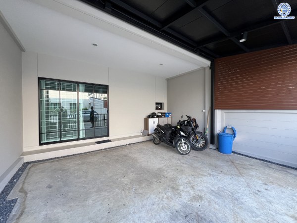 *****ทาวน์เฮ้าส์มือสองนนทบุรี โครงการ ชวนชื่นทาวน์ ชัยพฤกษ์-แจ้งวัฒนะ เนื้อที่ 22.50 ตร.ว. พื้นที่ใช้สอย 106.59 ตร.ม. ฟังก์ชัน 3 ห้องนอน 3 ห้องน้ำ 2 ที่จอดรถ บนทำเลแห่งการเดินทาง เชื่อมต่อหลายเส้นทาง ได้แก่ ถนนแจ้งวัฒนะ, ถนนชัยพฤกษ์, ถนนราชพฤกษ์, ถนนกาญจนาภิเษก ใกล้จุดขึ้นทางด่วน "แจ้งวัฒนะ" และเซ็นทรัล เวสต์เกต