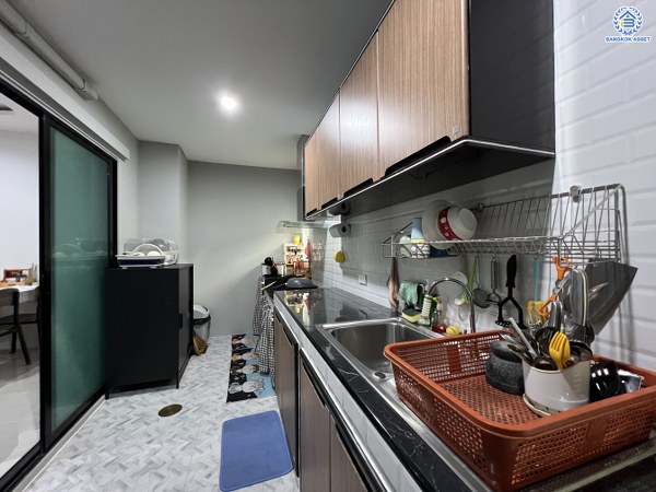 *****ทาวน์เฮ้าส์มือสองนนทบุรี โครงการ ชวนชื่นทาวน์ ชัยพฤกษ์-แจ้งวัฒนะ เนื้อที่ 22.50 ตร.ว. พื้นที่ใช้สอย 106.59 ตร.ม. ฟังก์ชัน 3 ห้องนอน 3 ห้องน้ำ 2 ที่จอดรถ บนทำเลแห่งการเดินทาง เชื่อมต่อหลายเส้นทาง ได้แก่ ถนนแจ้งวัฒนะ, ถนนชัยพฤกษ์, ถนนราชพฤกษ์, ถนนกาญจนาภิเษก ใกล้จุดขึ้นทางด่วน "แจ้งวัฒนะ" และเซ็นทรัล เวสต์เกต