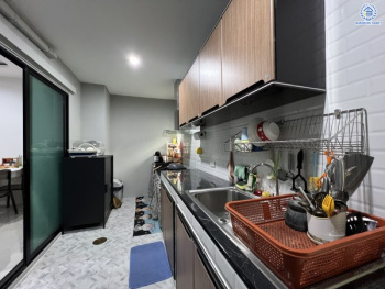 *****ทาวน์เฮ้าส์มือสองนนทบุรี โครงการ ชวนชื่นทาวน์ ชัยพฤกษ์-แจ้งวัฒนะ เนื้อที่ 22.50 ตร.ว. พื้นที่ใช้สอย 106.59 ตร.ม. ฟังก์ชัน 3 ห้องนอน 3 ห้องน้ำ 2 ที่จอดรถ บนทำเลแห่งการเดินทาง เชื่อมต่อหลายเส้นทาง ได้แก่ ถนนแจ้งวัฒนะ, ถนนชัยพฤกษ์, ถนนราชพฤกษ์, ถนนกาญจนาภิเษก ใกล้จุดขึ้นทางด่วน "แจ้งวัฒนะ" และเซ็นทรัล เวสต์เกต