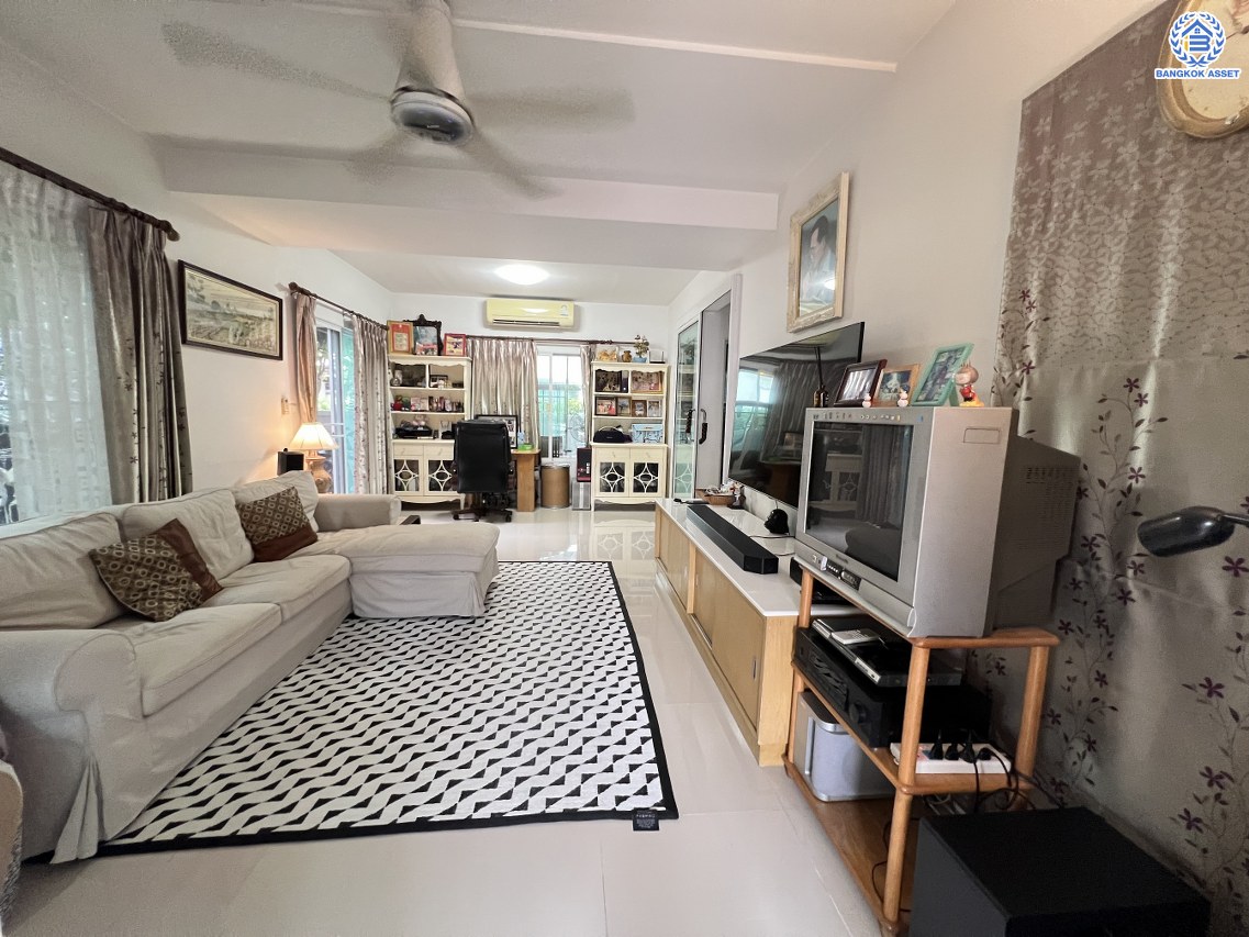 *****บ้านเดี่ยวมือสองนนทบุรี โครงการ พฤกษ์ลดา บางใหญ่2 เนื้อที่ 56.00 ตร.ว. พื้นที่ใช้สอย 145 ตร.ม. ฟังก์ชัน 3 ห้องนอน 2 ห้องน้ำ 2 ที่จอดรถ ทำเลเดินทางสะดวก เชื่อมต่อถนนกาญจนาภิเษก ถนนคลองถนน ถนนแก้วอินทร์ ใกล้ห้างสรรพสินค้าเซ็นทรัล เวสต์เกต รถไฟฟ้าสายสีม่วง "สถานีคลองบางไผ่" และจุดขึ้นทางด่วน "กาญจนาภิเษก"