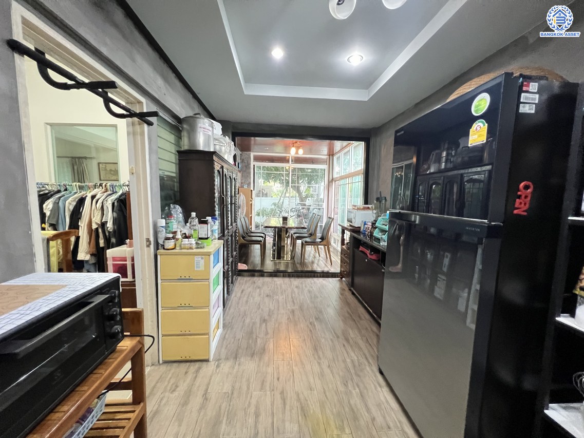 *****บ้านเดี่ยวมือสองนนทบุรี โครงการ พฤกษ์ลดา บางใหญ่2 เนื้อที่ 56.00 ตร.ว. พื้นที่ใช้สอย 145 ตร.ม. ฟังก์ชัน 3 ห้องนอน 2 ห้องน้ำ 2 ที่จอดรถ ทำเลเดินทางสะดวก เชื่อมต่อถนนกาญจนาภิเษก ถนนคลองถนน ถนนแก้วอินทร์ ใกล้ห้างสรรพสินค้าเซ็นทรัล เวสต์เกต รถไฟฟ้าสายสีม่วง "สถานีคลองบางไผ่" และจุดขึ้นทางด่วน "กาญจนาภิเษก"