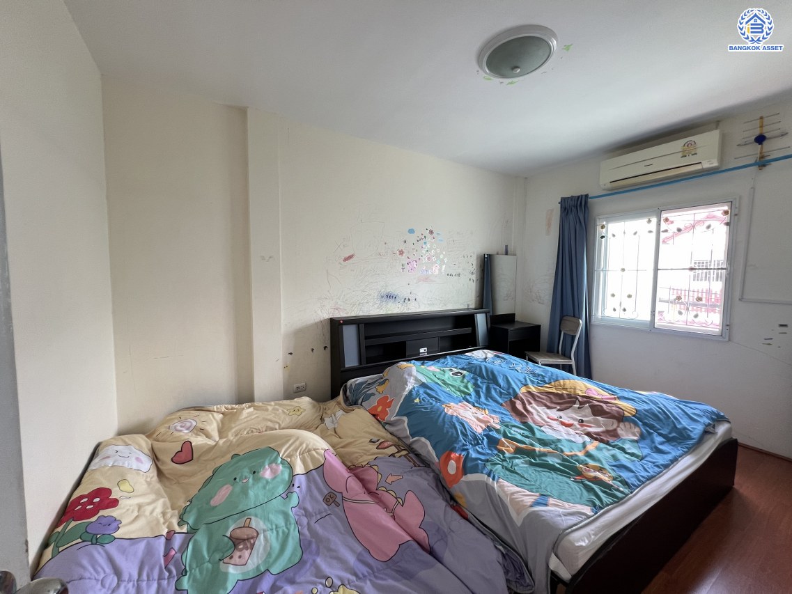 ทาวน์เฮ้าส์มือสองนนทบุรี โครงการ ไลโอ วงแหวน-ปิ่นเกล้า เนื้อที่ 17.10 ตร.ว พื้นที่ใช้สอย 94 ตร.ม.  พร้อมฟังก์ชัน 3 ห้องนอน 2 ห้องน้ำ 1 ที่จอดรถ สภาพดีพร้อมเข้าอยู่ ทำเลเยี่ยม เชื่อมต่อถนนกาญจนาภิเษก, ถนนประชาอุทิศ ใกล้ห้างสรรพสินค้ายอดนิยมอย่าง "เซ็นทรัลเวสเกต" และโครงการรถไฟฟ้าสายสีม่วง "สถานีตลาดบางใหญ่"...