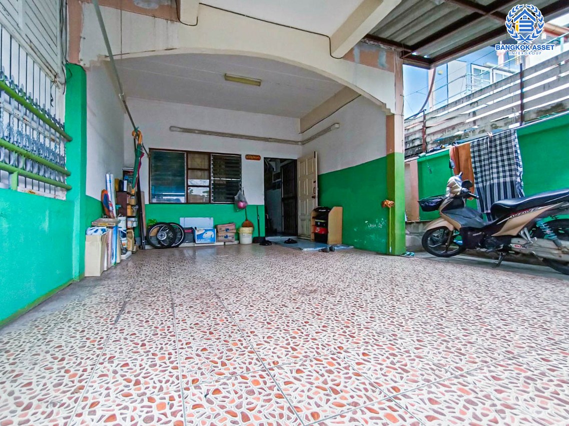 *****ทาวน์เฮ้าส์มือสองกรุงเทพมหานคร โครงการ ณัฐกานต์ พหลโยธิน หลังมุม เนื้อที่กว้างขวางถึง 29.3 ตร.ว. พื้นที่ใช้สอย 117.20 ตร.ม. ฟังก์ชัน 3 ห้องนอน 2 ห้องน้ำ 1 ที่จอดรถ บ้านสภาพดี บนทำเลใกล้สนามบินดอนเมือง เพียง 12 นาทีก็ถึงรถไฟฟ้าสายสีเขียว "สถานีสะพานใหม่" จองเลย!