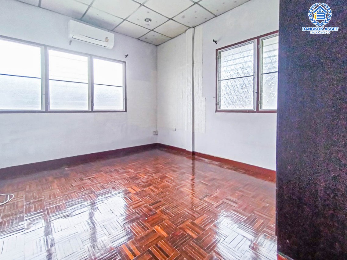 *****ทาวน์เฮ้าส์มือสองกรุงเทพมหานคร โครงการ ณัฐกานต์ พหลโยธิน หลังมุม เนื้อที่กว้างขวางถึง 29.3 ตร.ว. พื้นที่ใช้สอย 117.20 ตร.ม. ฟังก์ชัน 3 ห้องนอน 2 ห้องน้ำ 1 ที่จอดรถ บ้านสภาพดี บนทำเลใกล้สนามบินดอนเมือง เพียง 12 นาทีก็ถึงรถไฟฟ้าสายสีเขียว "สถานีสะพานใหม่" จองเลย!