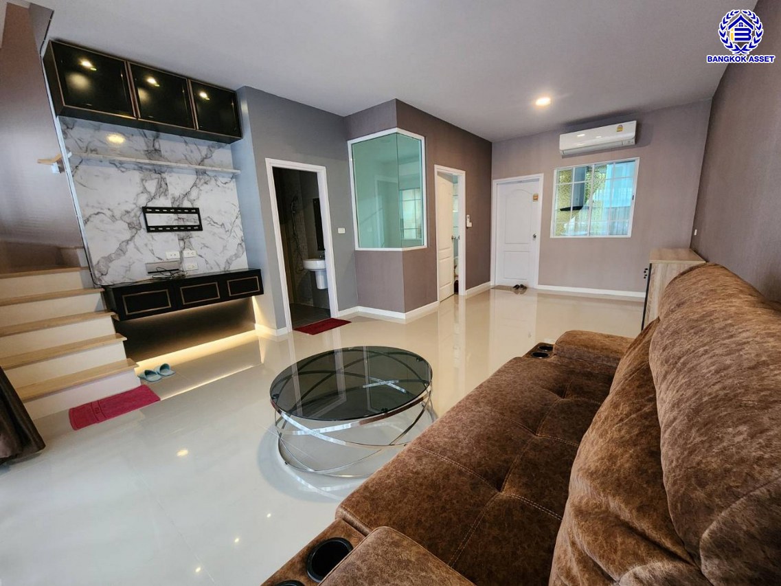 *****ทาวน์เฮ้าส์มือสองปทุมธานี โครงการ เสนา เวล่า รังสิต-คลอง1 เนื้อที่กว้าง 21.1 ตร.ว. พื้นที่ใช้สอย 132 ตร.ม. ฟังก์ชัน 4 ห้องนอน 3 ห้องน้ำ 2 ที่จอดรถ บ้านสภาพพร้อมอยู่ บนทำเลเข้า-ออกตัวเมืองสะดวกสุดๆ เชื่อมต่อถนนรังสิต-นครนายก, ถนนพหลโยธิน ใกล้รถไฟฟ้าสายสีแดง "สถานีรังสิต" และทางด่วน "โทลเวย์-รังสิต"