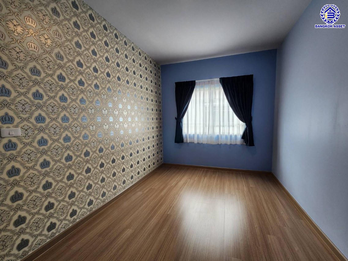 *****ทาวน์เฮ้าส์มือสองปทุมธานี โครงการ เสนา เวล่า รังสิต-คลอง1 เนื้อที่กว้าง 21.1 ตร.ว. พื้นที่ใช้สอย 132 ตร.ม. ฟังก์ชัน 4 ห้องนอน 3 ห้องน้ำ 2 ที่จอดรถ บ้านสภาพพร้อมอยู่ บนทำเลเข้า-ออกตัวเมืองสะดวกสุดๆ เชื่อมต่อถนนรังสิต-นครนายก, ถนนพหลโยธิน ใกล้รถไฟฟ้าสายสีแดง "สถานีรังสิต" และทางด่วน "โทลเวย์-รังสิต"