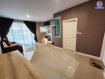 *****ทาวน์เฮ้าส์มือสองปทุมธานี โครงการ เสนา เวล่า รังสิต-คลอง1 เนื้อที่กว้าง 21.1 ตร.ว. พื้นที่ใช้สอย 132 ตร.ม. ฟังก์ชัน 4 ห้องนอน 3 ห้องน้ำ 2 ที่จอดรถ บ้านสภาพพร้อมอยู่ บนทำเลเข้า-ออกตัวเมืองสะดวกสุดๆ เชื่อมต่อถนนรังสิต-นครนายก, ถนนพหลโยธิน ใกล้รถไฟฟ้าสายสีแดง "สถานีรังสิต" และทางด่วน "โทลเวย์-รังสิต"