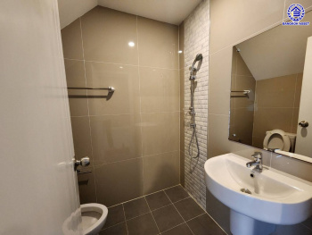 *****ทาวน์เฮ้าส์มือสองปทุมธานี โครงการ เสนา เวล่า รังสิต-คลอง1 เนื้อที่กว้าง 21.1 ตร.ว. พื้นที่ใช้สอย 132 ตร.ม. ฟังก์ชัน 4 ห้องนอน 3 ห้องน้ำ 2 ที่จอดรถ บ้านสภาพพร้อมอยู่ บนทำเลเข้า-ออกตัวเมืองสะดวกสุดๆ เชื่อมต่อถนนรังสิต-นครนายก, ถนนพหลโยธิน ใกล้รถไฟฟ้าสายสีแดง "สถานีรังสิต" และทางด่วน "โทลเวย์-รังสิต"