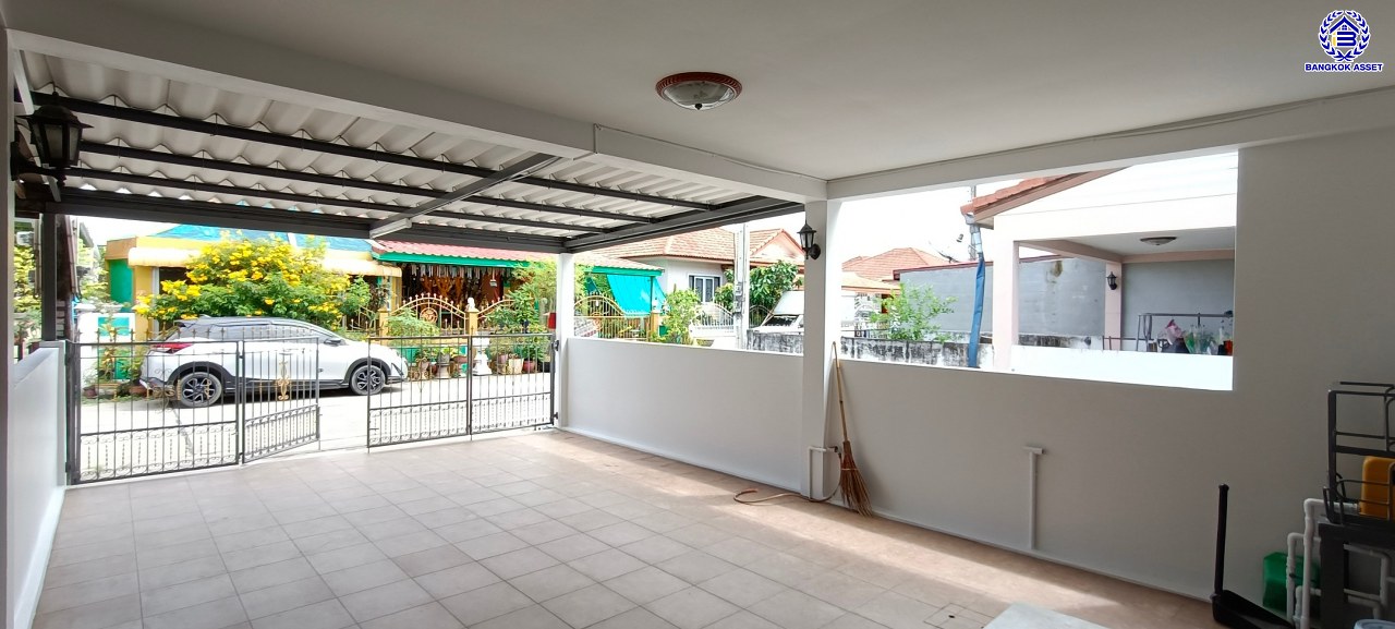 *****ทาวน์เฮ้าส์มือสองชลบุรี โครงการ บ้านสวนวิลล์ เลี่ยงเมืองชลบุรี เนื้อที่กว้าง 26.60 ตร.ว. พื้นที่ใช้สอย 90 ตร.ม. ฟังก์ชัน 3 ห้องนอน 2 ห้องน้ำ 1 ที่จอดรถ หน้าโครงการติดถนนบ้านสวน11 บนทำเลเชื่อมต่อถนน344 ชลบุรี, ถนนเลี่ยงเมืองชลบุรี, ถนนเศรษฐกิจ, ถนนบ้านสวน-หนองข้างคอก