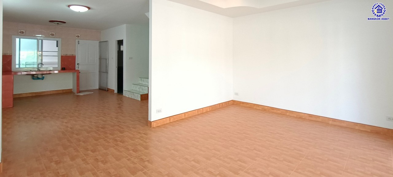 *****ทาวน์เฮ้าส์มือสองชลบุรี โครงการ บ้านสวนวิลล์ เลี่ยงเมืองชลบุรี เนื้อที่กว้าง 26.60 ตร.ว. พื้นที่ใช้สอย 90 ตร.ม. ฟังก์ชัน 3 ห้องนอน 2 ห้องน้ำ 1 ที่จอดรถ หน้าโครงการติดถนนบ้านสวน11 บนทำเลเชื่อมต่อถนน344 ชลบุรี, ถนนเลี่ยงเมืองชลบุรี, ถนนเศรษฐกิจ, ถนนบ้านสวน-หนองข้างคอก