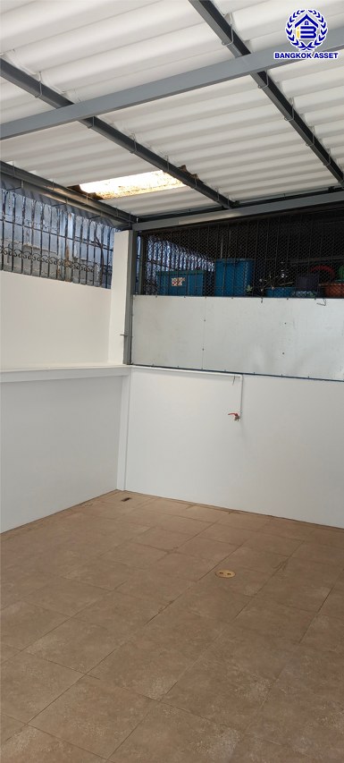 *****ทาวน์เฮ้าส์มือสองชลบุรี โครงการ บ้านสวนวิลล์ เลี่ยงเมืองชลบุรี เนื้อที่กว้าง 26.60 ตร.ว. พื้นที่ใช้สอย 90 ตร.ม. ฟังก์ชัน 3 ห้องนอน 2 ห้องน้ำ 1 ที่จอดรถ หน้าโครงการติดถนนบ้านสวน11 บนทำเลเชื่อมต่อถนน344 ชลบุรี, ถนนเลี่ยงเมืองชลบุรี, ถนนเศรษฐกิจ, ถนนบ้านสวน-หนองข้างคอก